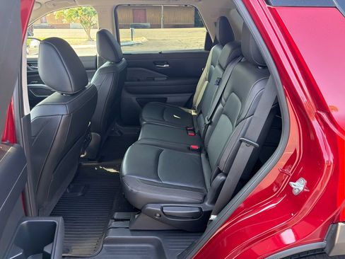 Used 2022 Nissan Pathfinder SL AWD/4WD image 33