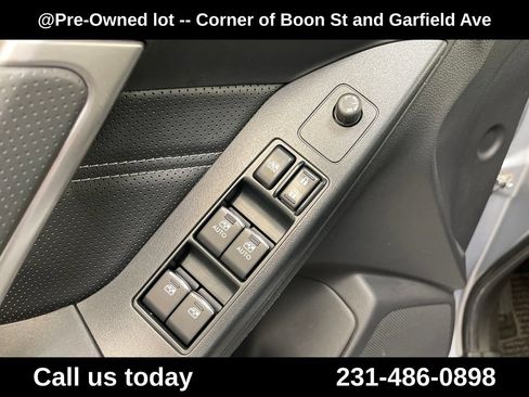 Used 2017 Subaru Forester 2.5i Touring AWD/4WD image 16