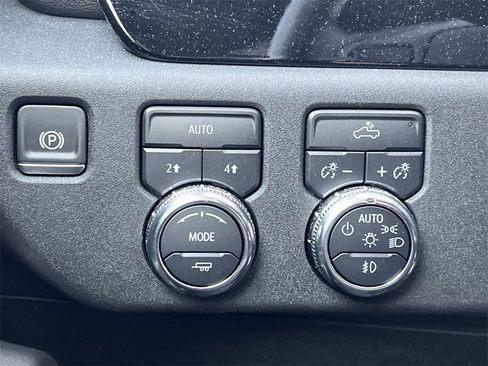 Used 2025 GMC Sierra 1500 Elevation image 25