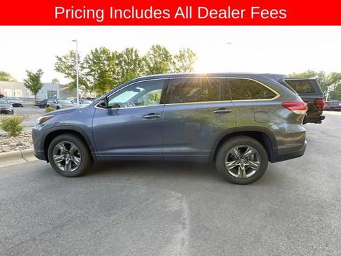 Used 2017 Toyota Highlander Limited Platinum FWD image 11