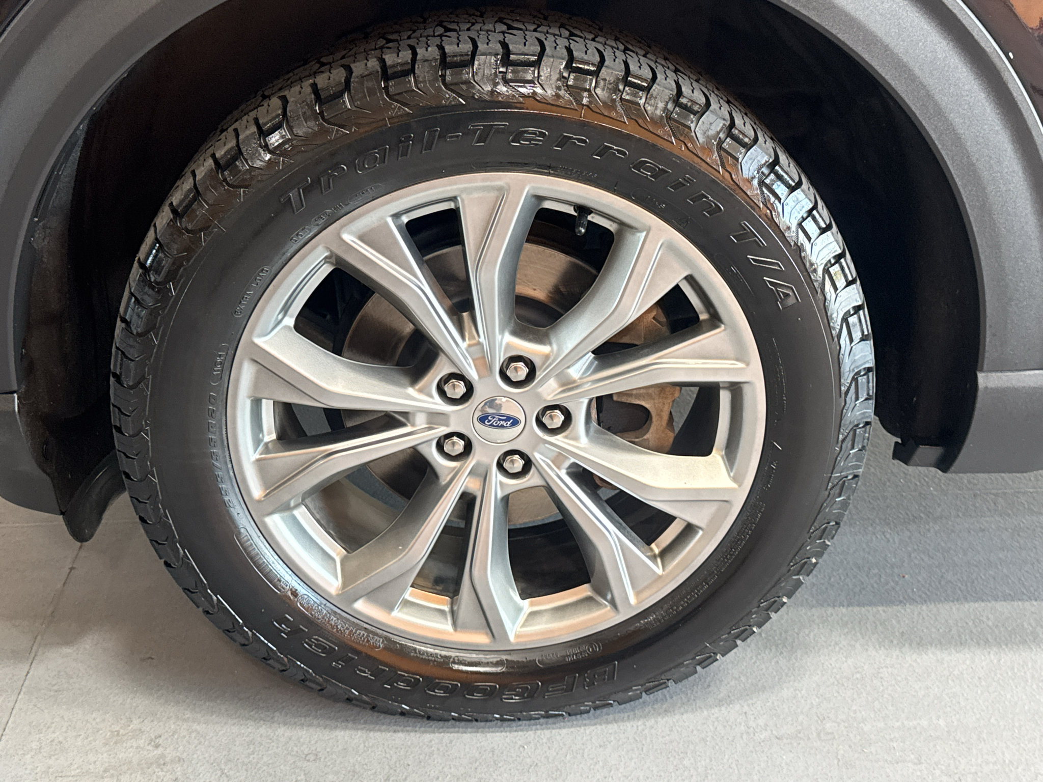Used 2020 Ford Explorer XLT w/ Equipment Group 202A AWD/4WD image 9