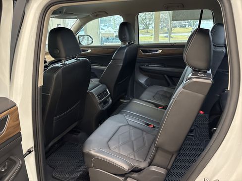 Certified 2024 Volkswagen Atlas SE image 16
