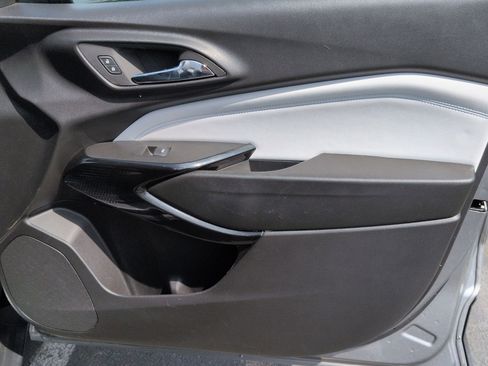 Used 2025 Chevrolet Trax LT w/ LT Convenience Package image 34