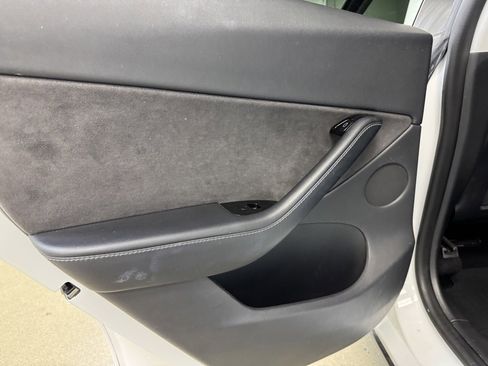 Used 2020 Tesla Model Y Long Range image 15