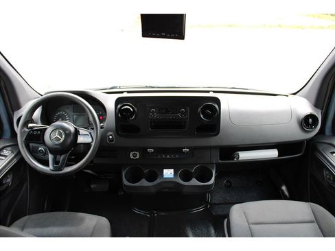 Used 2019 Mercedes-Benz Sprinter 170 image 12