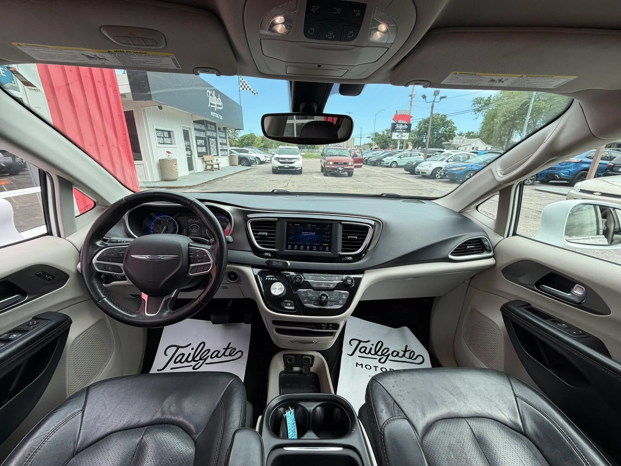 Used 2020 Chrysler Pacifica Touring-L FWD image 15