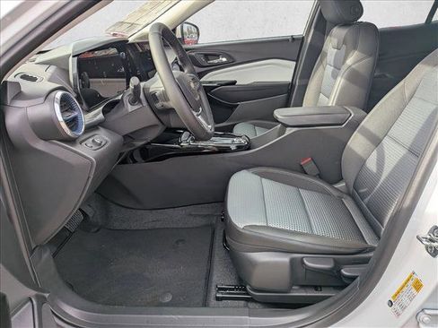 New 2026 Chevrolet Trax LT w/ Sunroof Package image 15