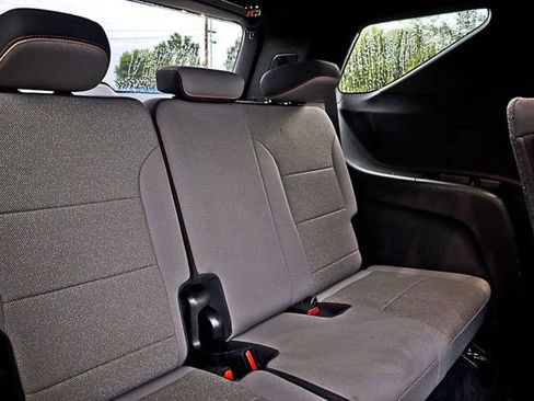 Used 2024 Chevrolet Traverse LT w/ Enhanced Driving Package image 35