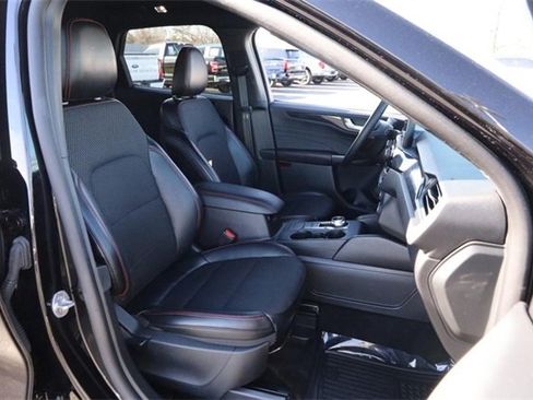 Used 2025 Ford Escape ST-Line image 25