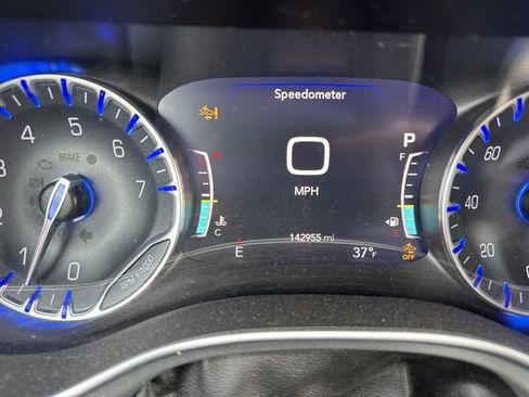 Used 2018 Chrysler Pacifica Limited w/ Advanced Safetytec Group image 28