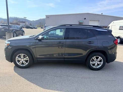 Used 2020 GMC Terrain SLE w/ Driver Convenience Package image 3