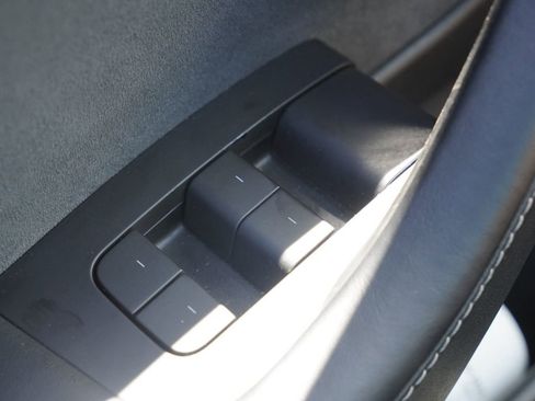 Used 2022 Tesla Model 3 Performance image 9