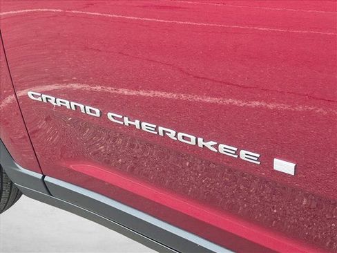 Used 2023 Jeep Grand Cherokee Limited AWD/4WD image 11