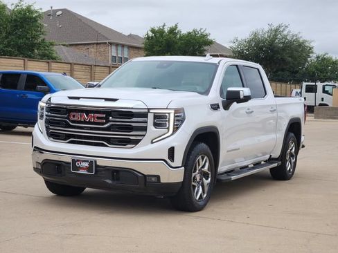 Used 2024 GMC Sierra 1500 SLT AWD/4WD image 12
