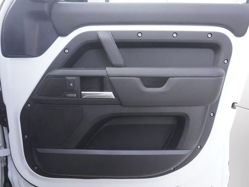 New 2026 Land Rover Defender 110 X-Dynamic SE image 21