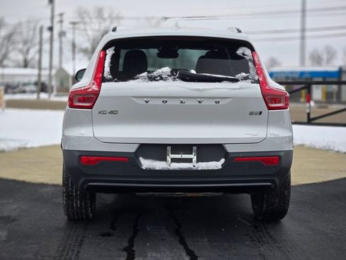 Used 2023 Volvo XC40 B5 Plus w/ Climate Package image 7