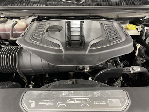 Used 2024 Jeep Wagoneer L Series III w/ Premium Group I image 18