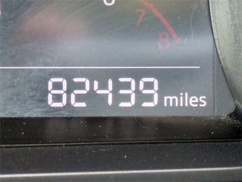 Used 2019 Toyota Yaris L image 28