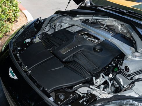 Used 2025 Aston Martin DBX 707 image 11