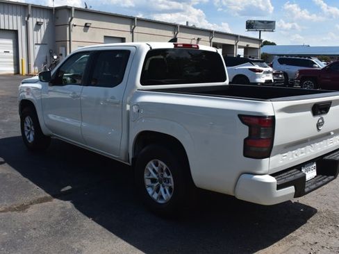 Used 2024 Nissan Frontier SV RWD image 7