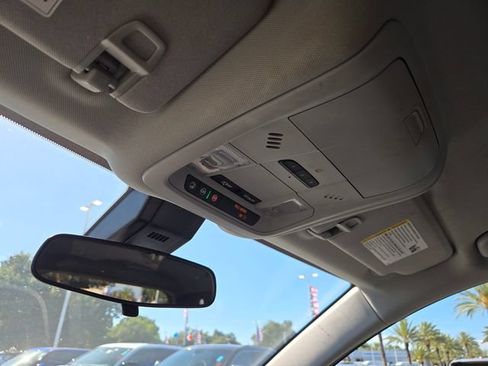 Used 2021 Chevrolet Equinox LT w/ Driver Convenience Package FWD image 17
