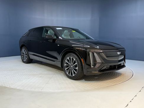 New 2026 Cadillac Lyriq Sport AWD/4WD image 7