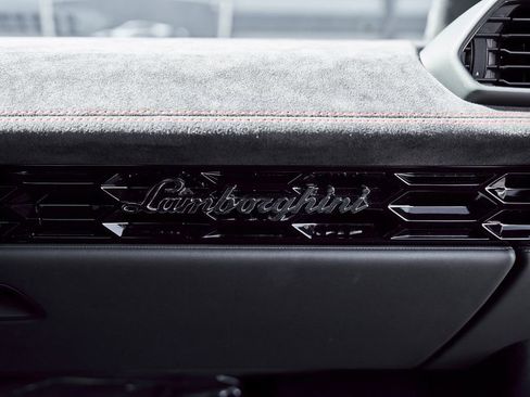 Used 2023 Lamborghini Huracan Tecnica RWD image 39