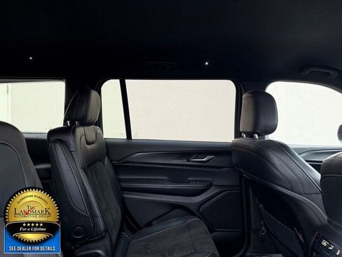 Used 2023 Jeep Grand Cherokee L Laredo image 15