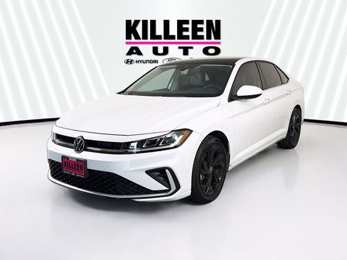 Used 2025 Volkswagen Jetta SE FWD image 3