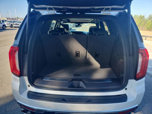 Certified 2022 GMC Yukon Denali image 4