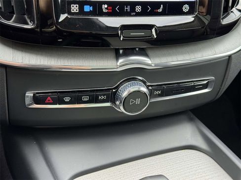 Certified 2025 Volvo XC60 B5 Plus image 26