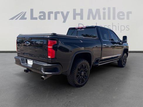 Used 2025 Chevrolet Silverado 2500 High Country w/ High Country Premium Package AWD/4WD image 6