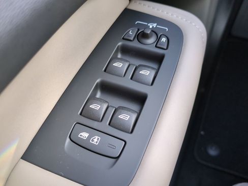 New 2026 Volvo XC60 B5 Plus w/ Climate Package image 23