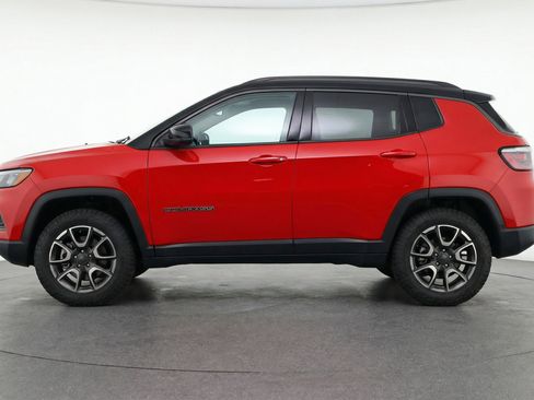 Used 2025 Jeep Compass Trailhawk AWD/4WD image 11