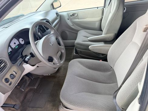 Used 2005 Dodge Caravan SXT FWD image 16