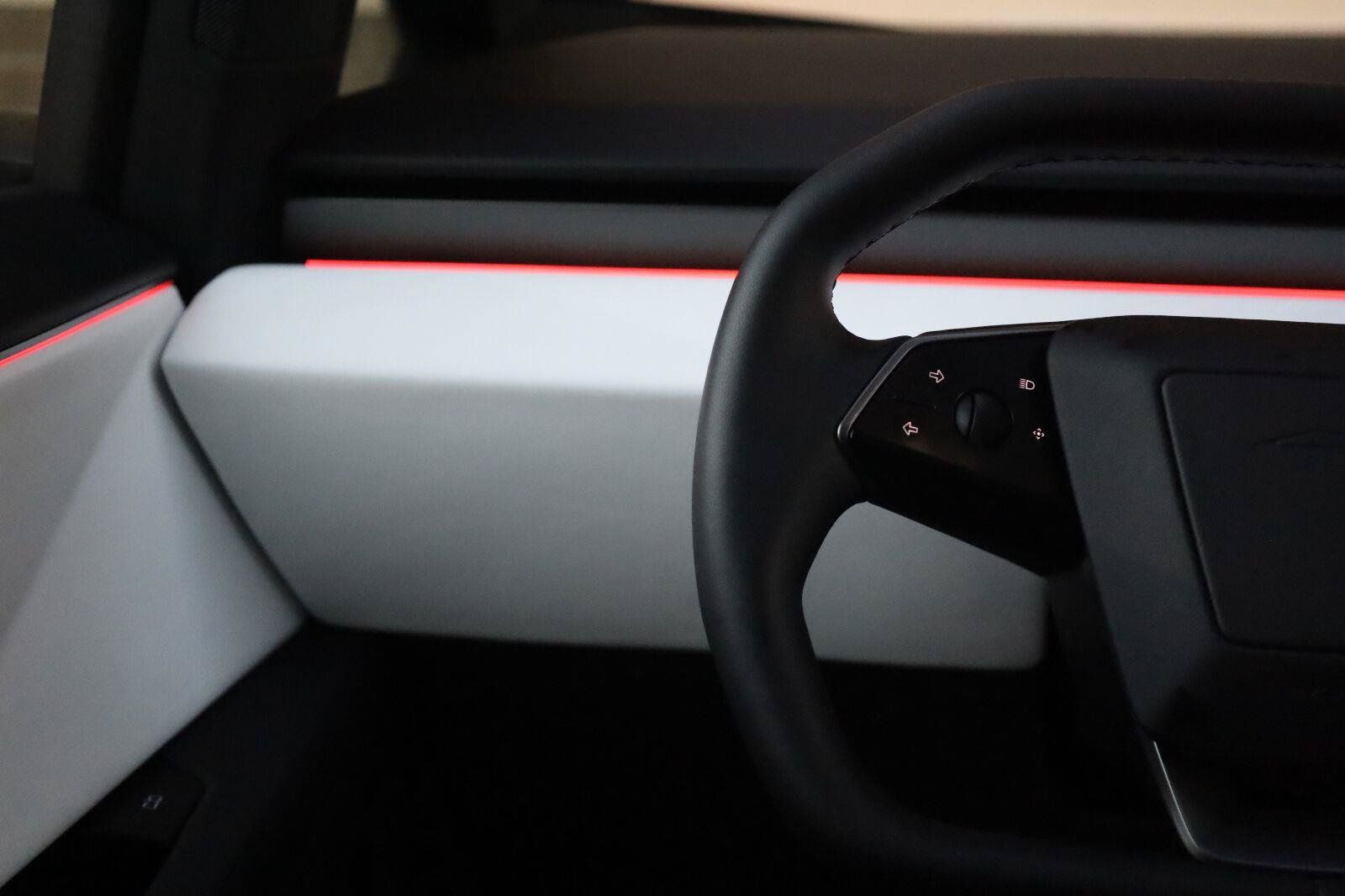 Used 2024 Tesla Cybertruck AWD Crew Cab image 33