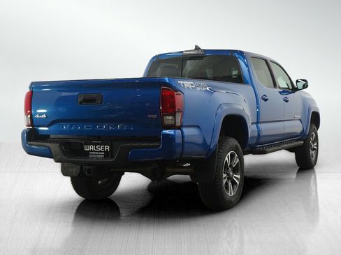 Used 2018 Toyota Tacoma TRD Sport image 5