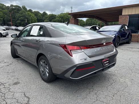 Used 2024 Hyundai Elantra SEL FWD image 2