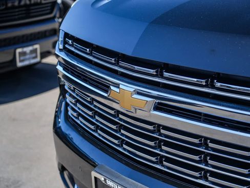 Used 2024 Chevrolet Suburban Premier AWD/4WD image 3