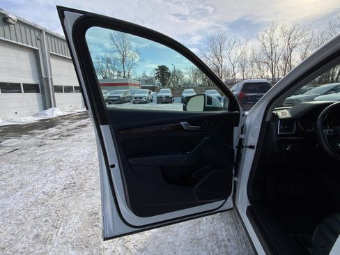 Used 2019 Audi Q5 Premium w/ Convenience Package image 20
