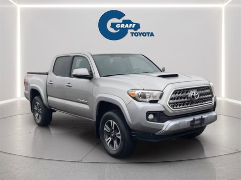 Used 2017 Toyota Tacoma TRD Sport image 8