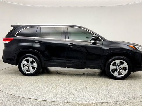 Used 2018 Toyota Highlander Limited image 4