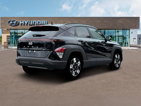 Certified 2025 Hyundai Kona SEL image 7