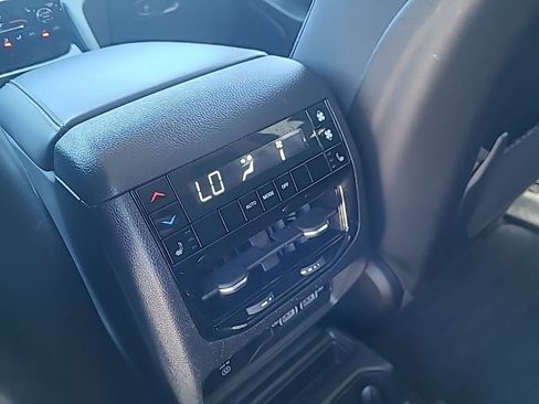 Used 2023 Jeep Grand Cherokee L Limited AWD/4WD image 20