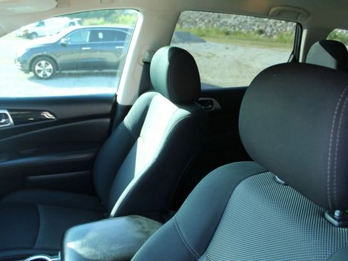 Used 2018 Nissan Pathfinder S image 12