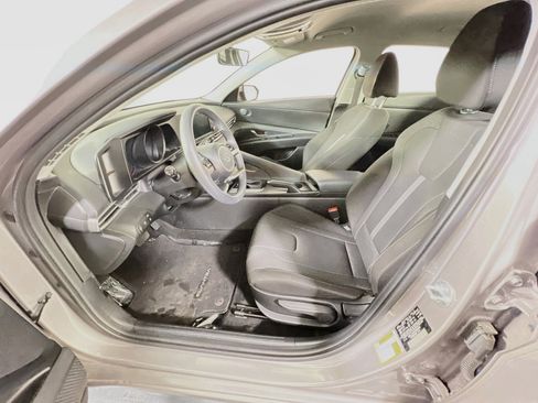 Used 2023 Hyundai Elantra SE FWD image 19