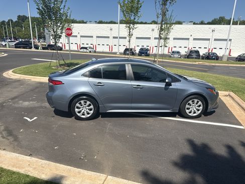 Used 2022 Toyota Corolla LE FWD image 11