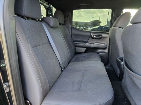 Used 2018 Toyota Tacoma TRD Off-Road RWD image 15