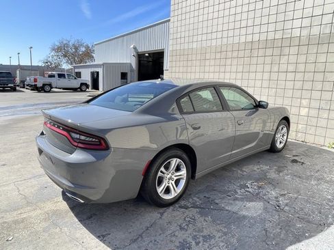 Used 2019 Dodge Charger SXT image 3