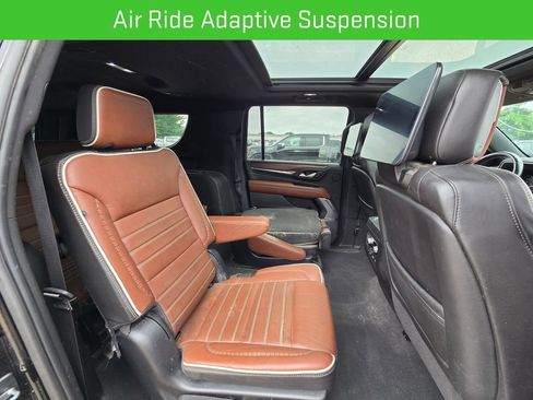 Used 2023 GMC Yukon XL Denali Ultimate AWD/4WD image 23
